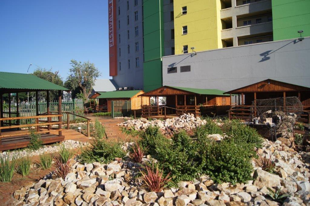 Housing Tuks 5-3209.jpg
